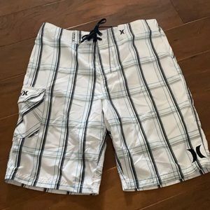 Men’s Hurley board shorts size 32 with front draw string and side pocket.